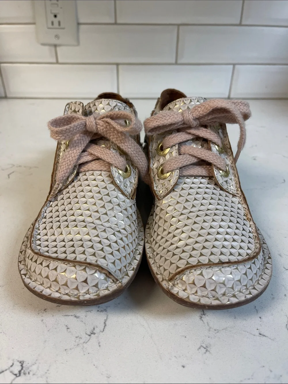 Clarks Funny Dream Women's Oxford Lace Up Size 6 White / Gold